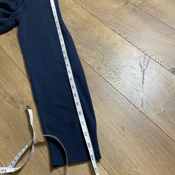 Calvin Klein Men's Ribbed V-Neck
Sweater (Navy / Size L) - Picture 9 of 12